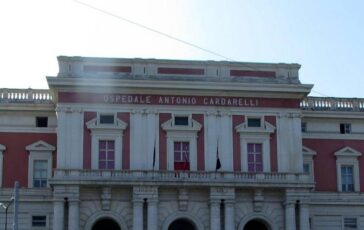 Napoli paziente si lancia nel vuoto al Cardarelli tragedia in terapia intensiva grandi ustionati 364x230