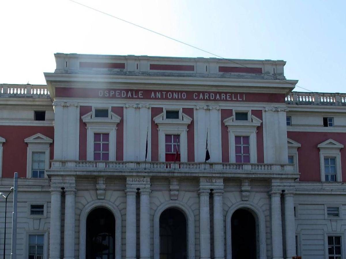 Napoli, paziente si lancia nel vuoto al Cardarelli: tragedia in terapia intensiva grandi ustionati