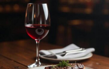 No a vino e carne rossa il doppio divieto di Garattini a tavola 364x230