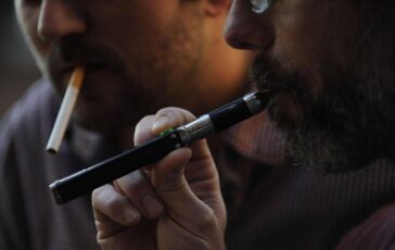 Oncologi In 4 anni raddoppiato uso sigarette elettroniche e tabacco riscaldato 364x230