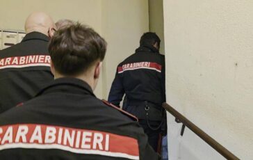 ostia accoltellato al torace dalla compagna durante lite e grave 2