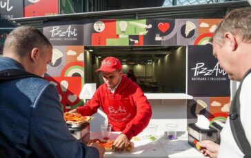 Per Meloni 1 Maggio al ristorante della Fondazione PizzAut di Monza 364x230