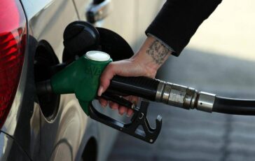 Prezzi carburanti la benzina aumenta ancora in calo il diesel 364x230