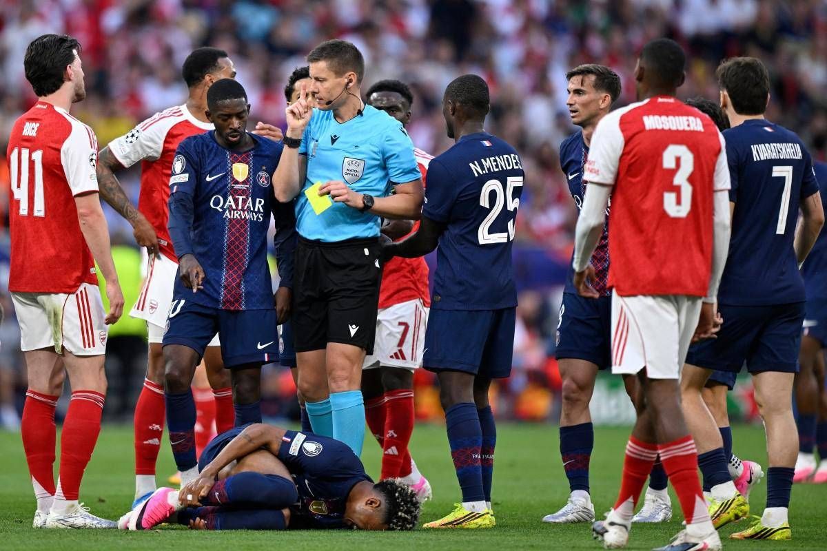Psg-Arsenal, caos rigori in finale Champions: protestano Luis Enrique e Arteta