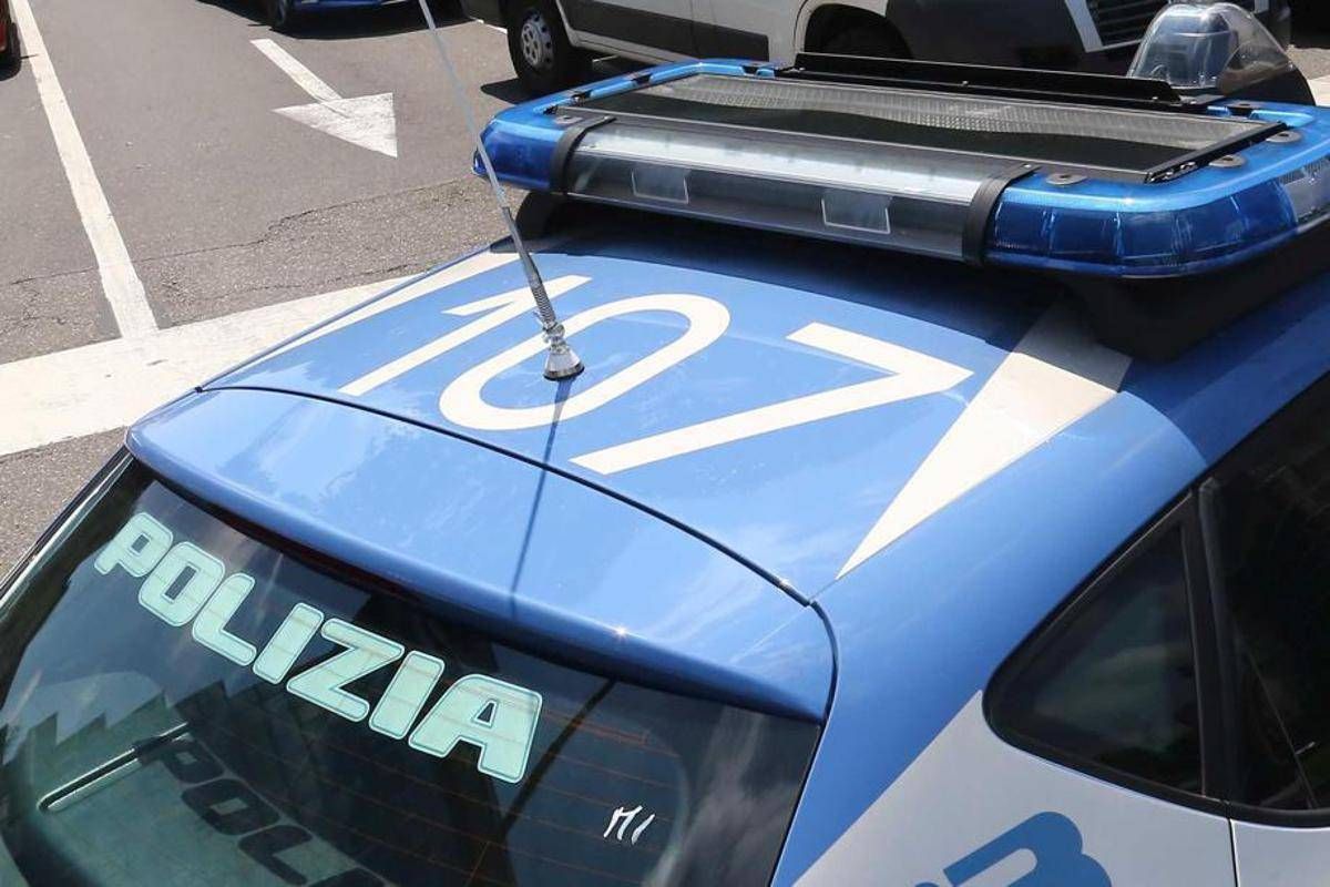 Rapina choc in gioielleria centro commerciale Casal Bertone, dipendenti minacciate con pistola