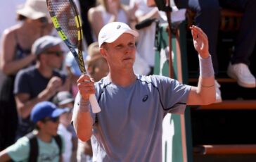 roland garros cina de jong e lo strano ritardo per linizio del match cose successo a parigi 2
