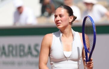 Roland Garros Kostyuk in lacrime Caduto un missile vicino a casa dei miei genitori questa vittoria e per lUcraina 364x230