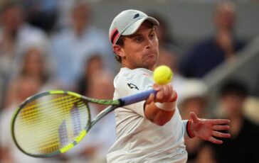 Roland Garros Tabur litiga con arbitro durante match con Sinner cose successo 364x230