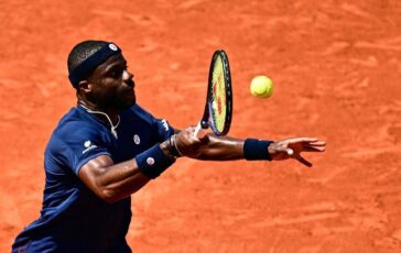 Roland Garros Tiafoe vince e tifoso gli ruba la racchetta Posso riaverla 364x230