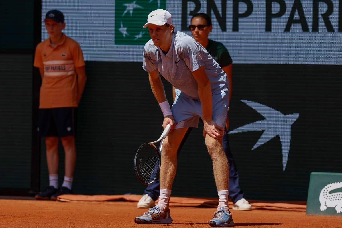 Roland Garros e non solo, quando Sinner perde contro... il caldo e gli infortuni