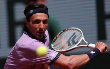 Roland Garros furia Rinderknech con Berrettini distrugge la racchetta 364x230