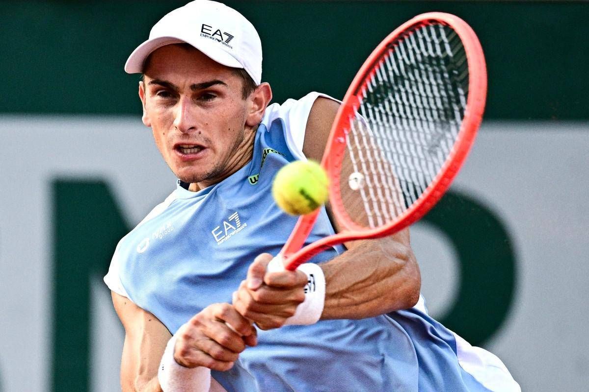 Roland Garros, impresa Arnaldi: batte Tsitsipas e vola al terzo turno