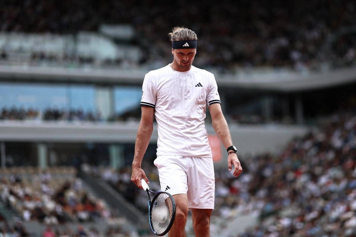Roland Garros, piove e Zverev vuole chiusura del tetto: "Cosa aspettate?"