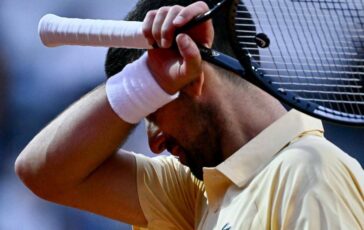 Roland Garros tifosi Djokovic gridano al complotto Perche Sinner gioca la sera 364x230
