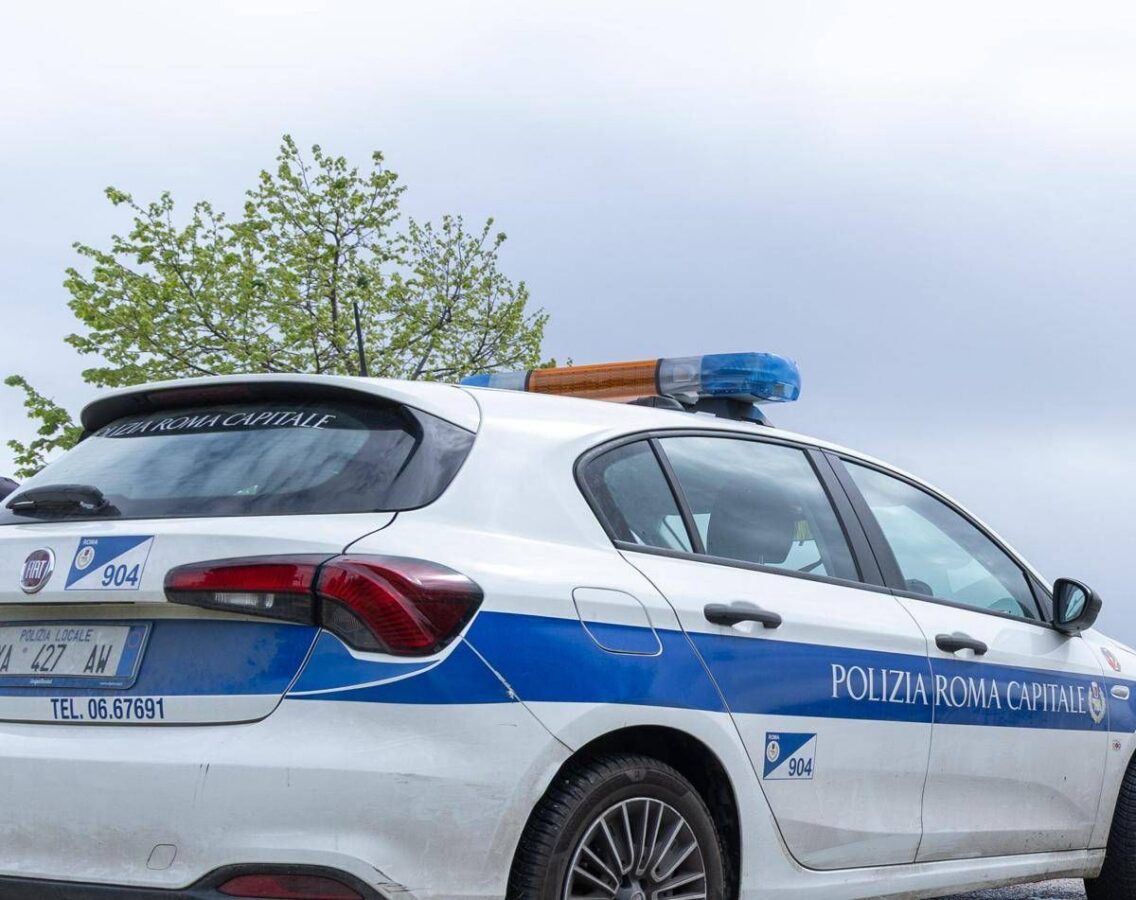 Roma, scontro tra auto e moto: muore 22enne in via Ostiense