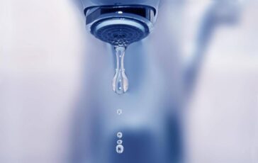 Salute lesperto Bere acqua fa bene anche ai denti e al sorriso 364x230