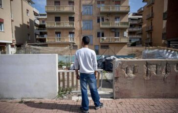 Save the Children in grandi citta 1 minore su 10 vive in aree piu fragili col doppio dei tassi di dispersione e abbandono scolastico 364x230