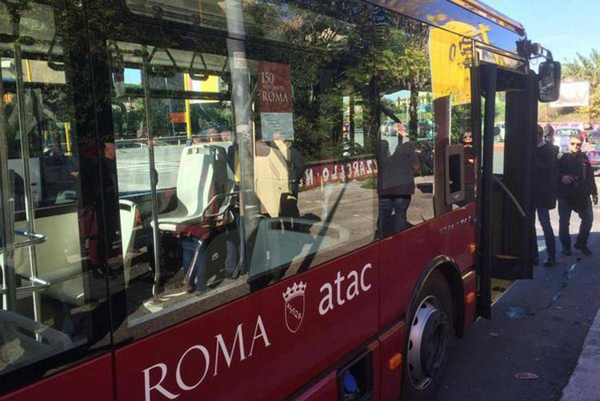 Sciopero generale oggi, da Milano a Roma: treni e trasporto locale, chi si ferma e fasce garanzia
