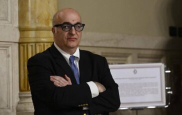 Scorta per Mario Sechi dopo una minaccia In mezza giornata la mia vita e cambiata 364x230