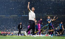 Scudetto Inter Gianfelice Facchetti Chivu bella sorpresa. Il comico Bertolino Sembra una favola 265x160