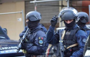 Sequestri di persona torture e bombe sul litorale romano tre arresti a Ostia 364x230