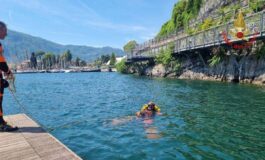 Si tuffa nel lago di Como e non riemerge morto 15enne 265x160