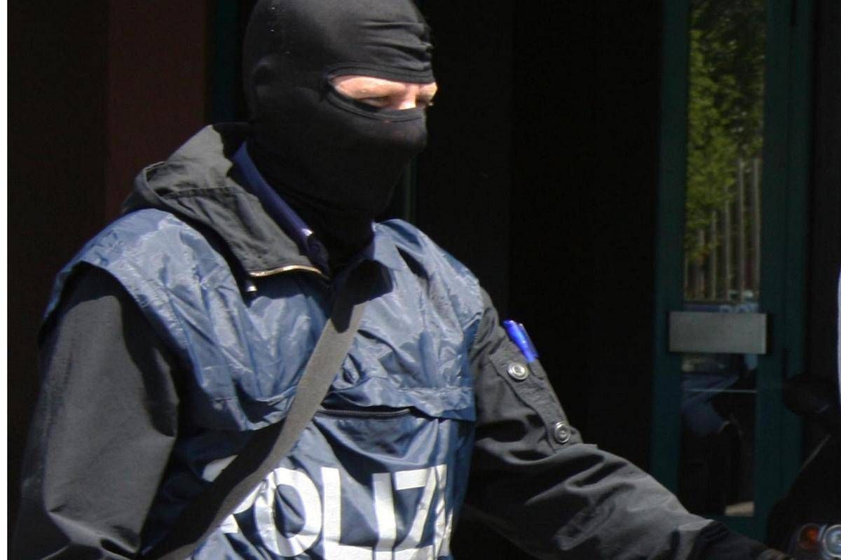 Siena, odio razziale e apologia fascista e nazista: denunciati 13 minori