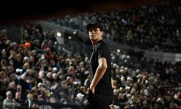 Sinner in campo ma il Centrale sfotte Medvedev Dai che e cotto 265x160