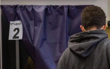 Sondaggio politico Fratelli dItalia in calo Pd sale cresce lastensione 364x230