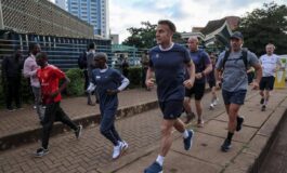 Sorpresa a Nairobi Macron corre con Kipchoge leggenda della maratona 265x160