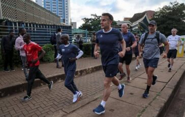 Sorpresa a Nairobi Macron corre con Kipchoge leggenda della maratona 364x230
