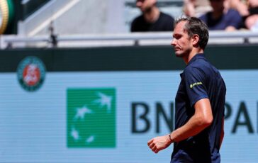 Sorpresa al Roland Garros Medvedev subito eliminato niente big match con Sinner in semifinale 364x230