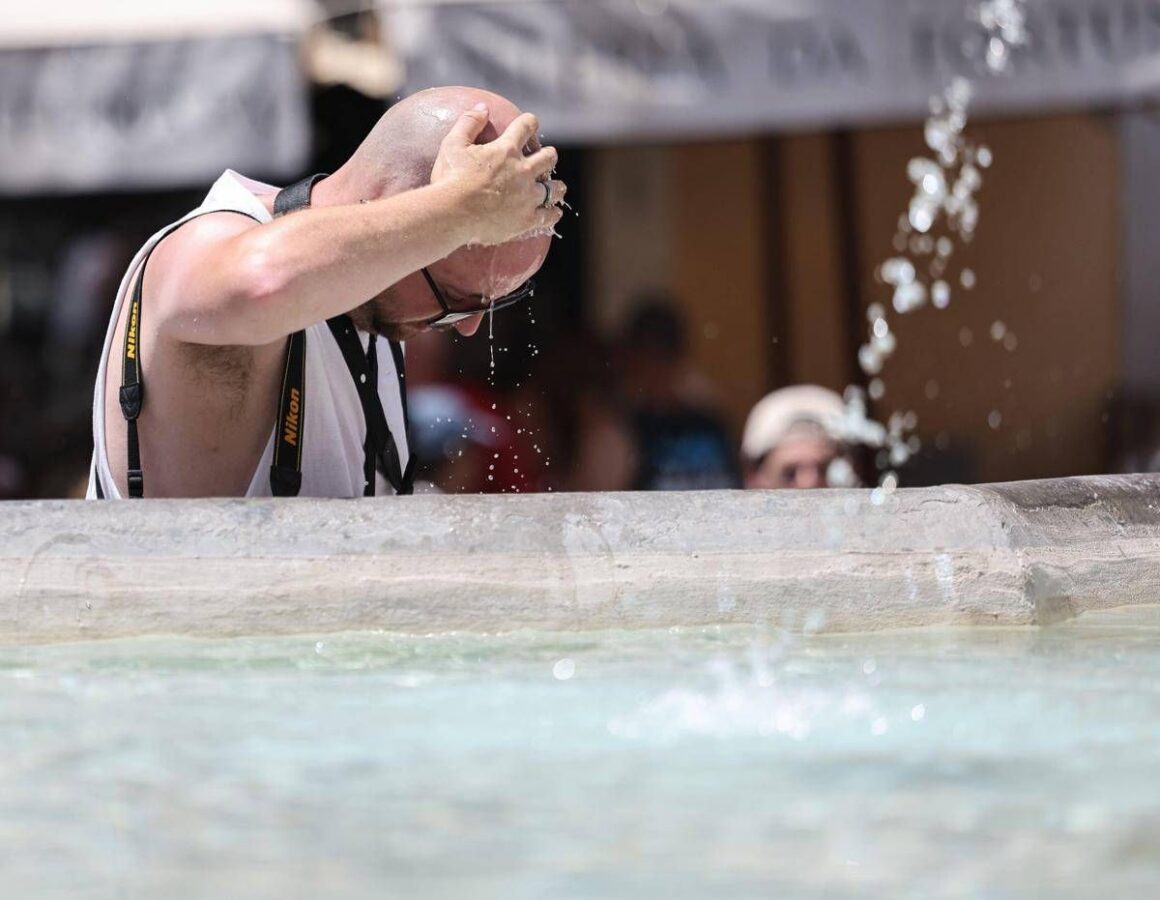 Stop al caldo, arriva la pioggia ma dura poco: sole nel weekend, il meteo