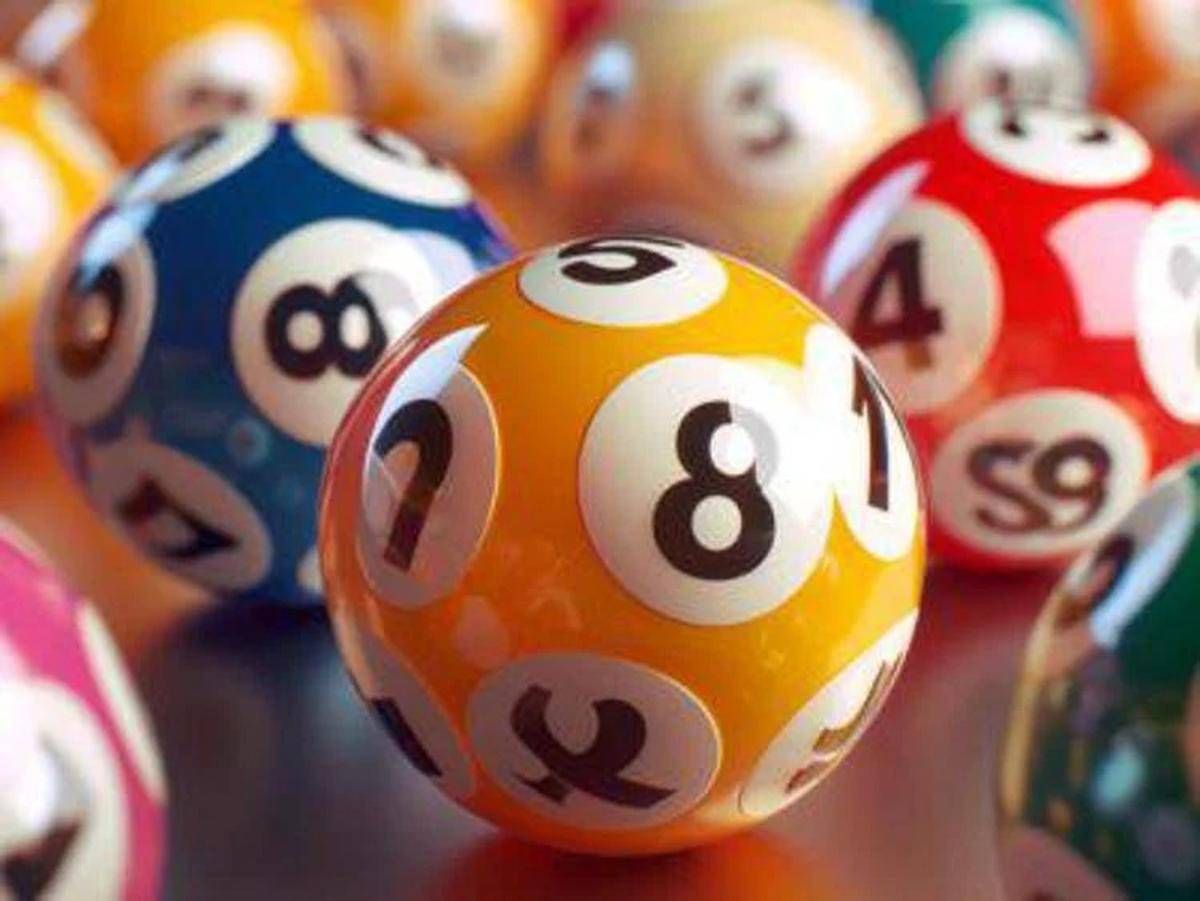 Superenalotto, numeri combinazione vincente oggi 2 maggio