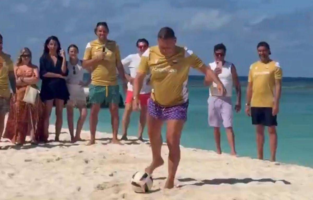 Totti-show con Toni... in telecronaca: alle Maldive è 'amarcord' Mondiali 2006