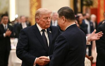 Trump La Cina non fornira armi allIran. Teheran apre Hormuz alle navi di Pechino 364x230