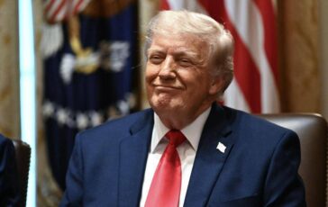 Trump vuole il suo volto stampato sulla banconota da 250 dollari 364x230