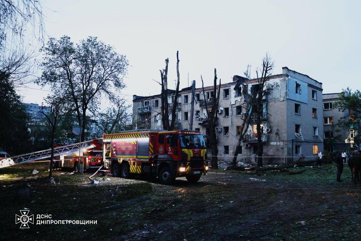 Ucraina, maxi raid russo con 500 droni e 22 missili: oltre 30 feriti. Zelensky: "Colpita una nave cinese"