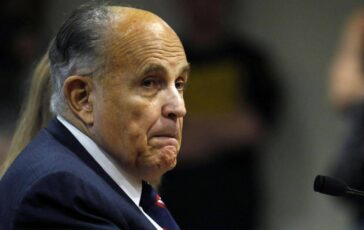 Usa Rudolph Giuliani ricoverato in condizioni critiche 364x230