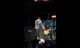 Vasco Rossi Il potere e una droga al governo ci sono dei drogati poster 265x160
