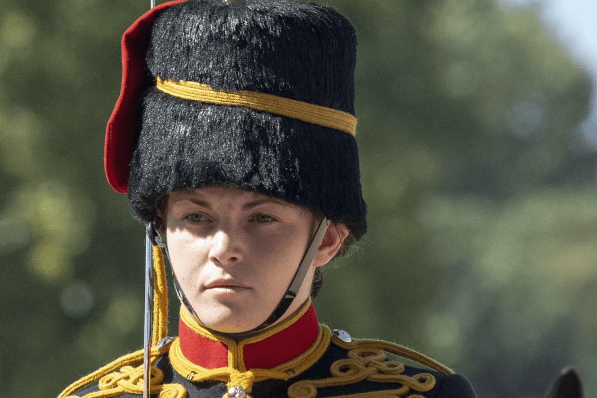 Windsor, dramma davanti al re Carlo: soldatessa 24enne muore dopo una caduta da cavallo