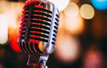001-famosissimo-rapper-passerella-discussa-icona-evento-newyorkese