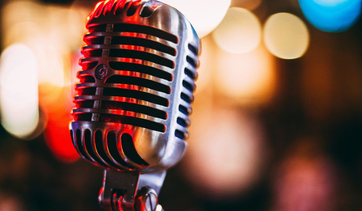 001-famosissimo-rapper-passerella-discussa-icona-evento-newyorkese