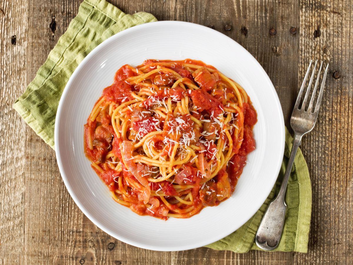 https://static.adhubmedia.com/notizie_it/wp-content/uploads/2026/05/bucatini-all-amatriciana-15fcf7ee.jpg