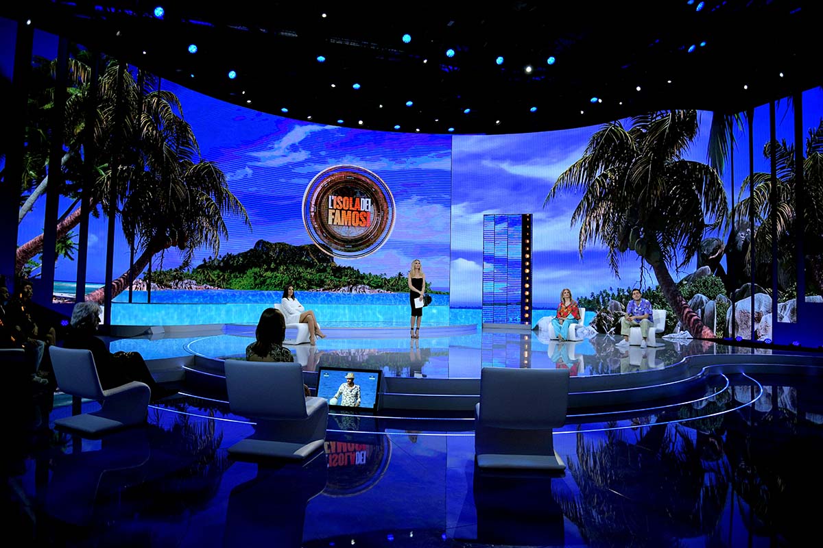 Caroline Tronelli a L’Isola dei Famosi di Belen? Il retroscena su Stefano De Martino