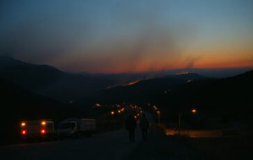 Cauto ottimismo dopo il rogo sul Monte Faeta: molti rientri e operazioni in corso