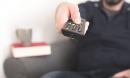 001-pesante-faccia-a-faccia-trasmissione-televisiva-difficile-contenere-furia