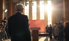 Mélenchon pronto alla corsa per l'Eliseo alle presidenziali 2027