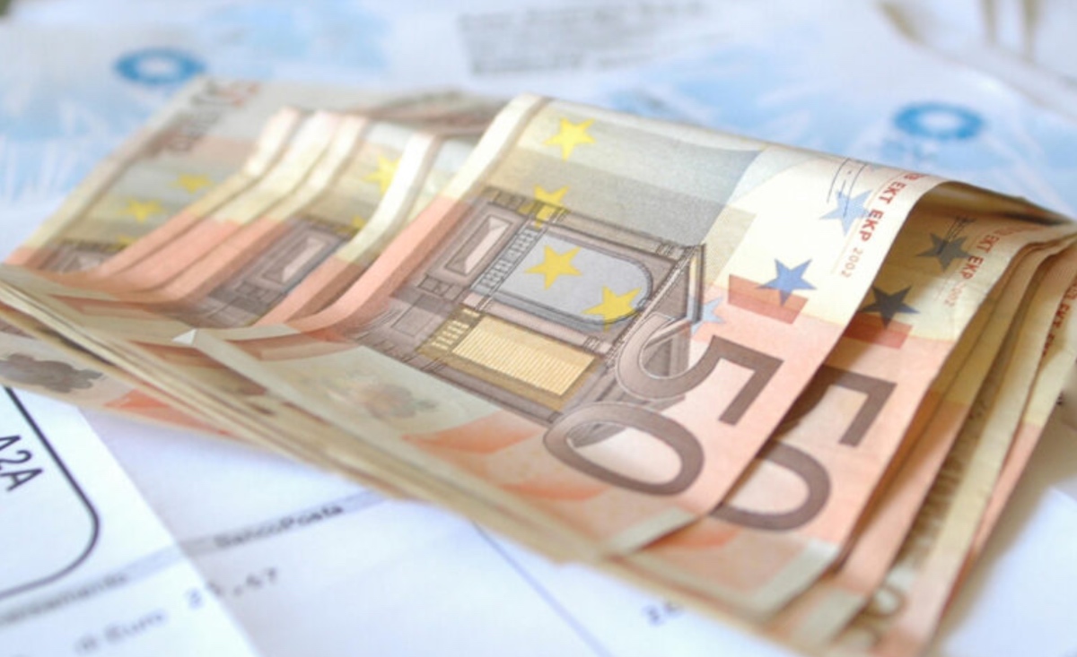 https://static.adhubmedia.com/notizie_it/wp-content/uploads/2026/05/nuovo-codice-da-inserire-in-busta-paga-la-voce-del-ccnl-per-sapere-se-il-salario-44708fa0.jpg
