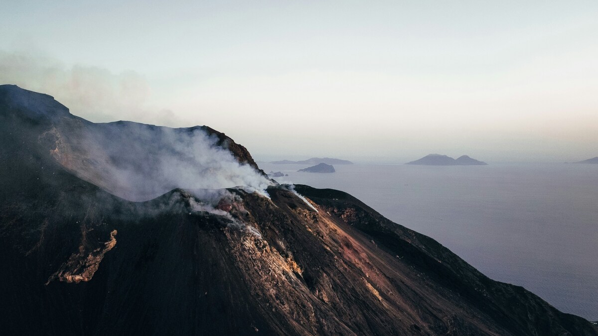 Paura in Italia, il vulcano si risveglia: residenti in allerta